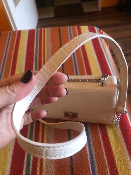 красива кокетна чанта