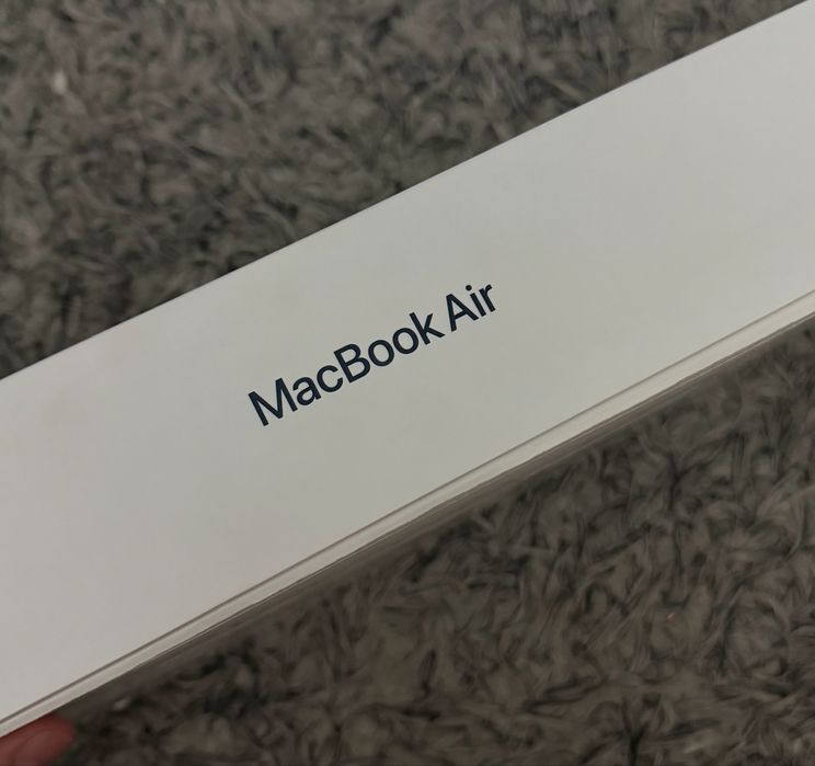 Продаю MacBook Air 13.6