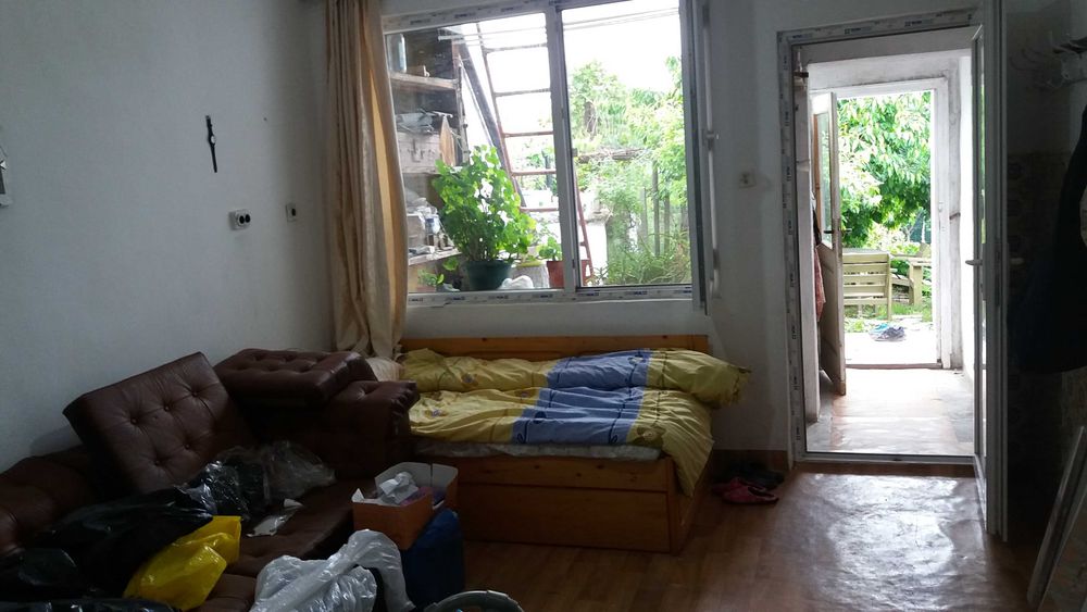 Къща  самостоятелна с двор и парко место ,Home for sale with garden