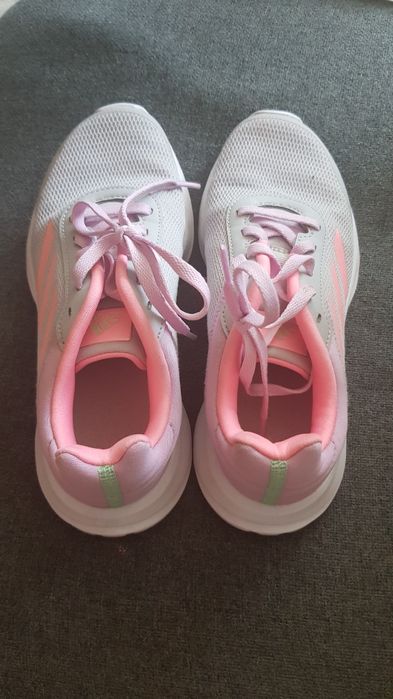 Adidasi pentru fete, marca Adidas, marimea 35