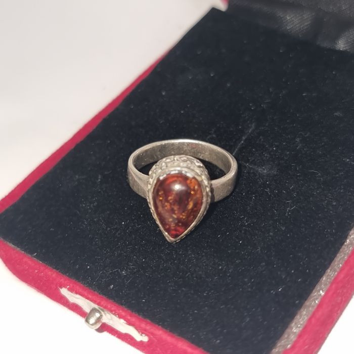 Inel argint 925 cu chihlimbar natural inima