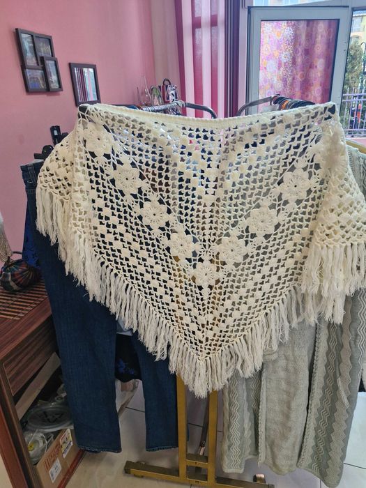 Продават се дамски якета