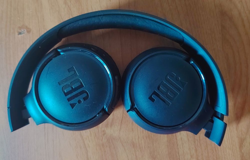 Наушники JBL в хорошем состоянии
