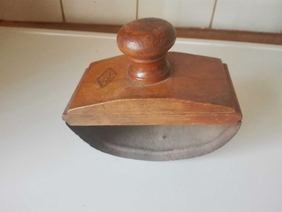 Немски сервиз за чай , попивателна  и чепкало за вълна.