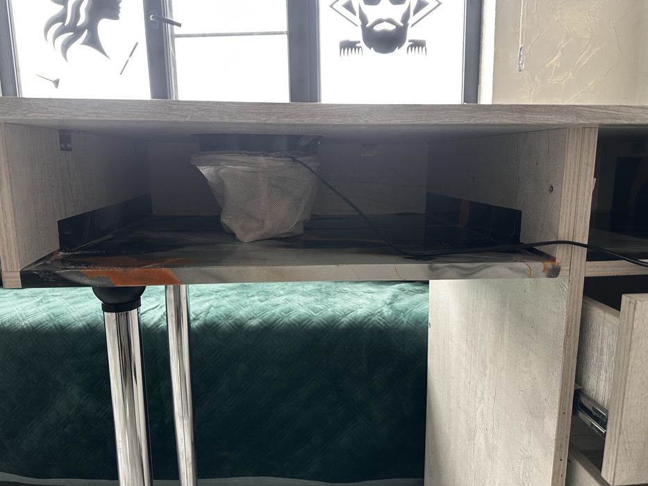 Маникюрный стол..