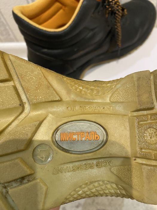 Продам спец обувь