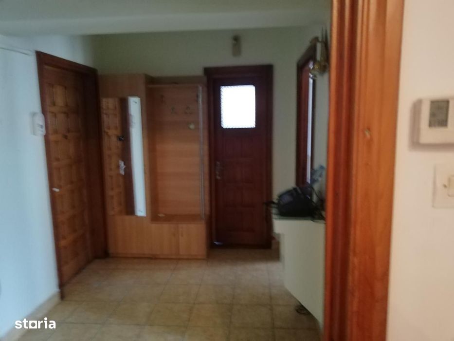 Câmpina - Ap. 2 cam - Et. 3 - mobilat - 450 Euro/Luna