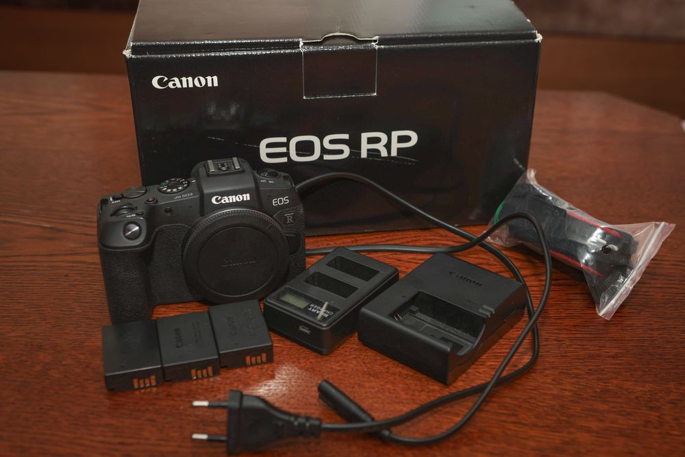 Canon EOS RP – Full Frame, Отлично състояние, Пълен комплект
Продав
