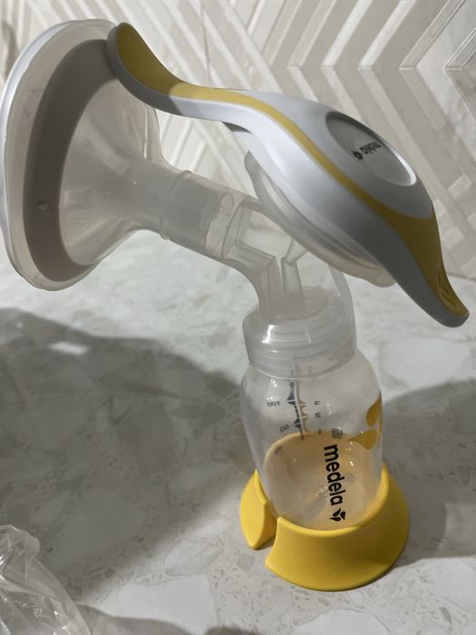 Молокоотсос ручной Medela Harmony Essentials Pack   Комплект