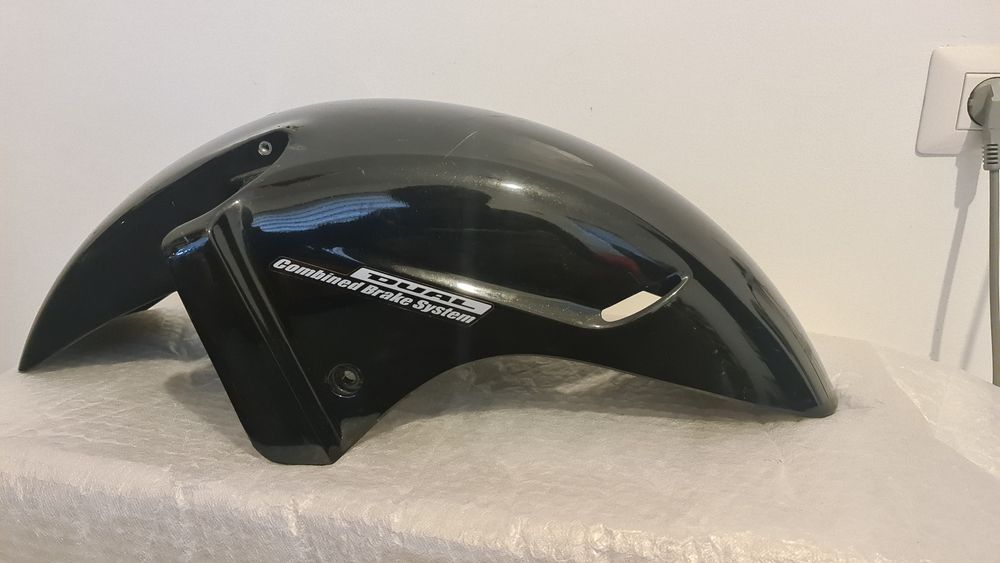 Carena aripă față deHonda CBR 1100xx , stare perfecta.