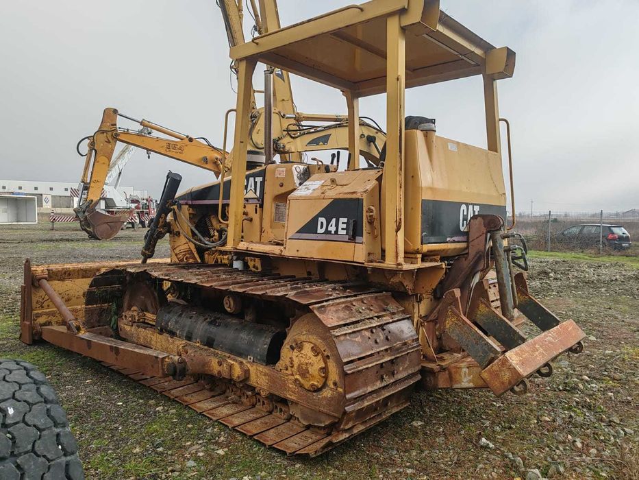 Buldozer Caterpillar D4E cu Scarificator
