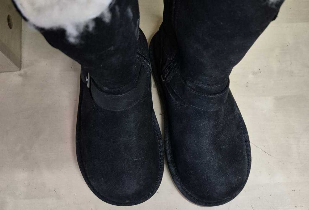 Vand UGG-uri ORIGINALE USA marimea 25 - 25 1/2, NOI, nepurtate