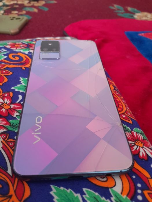 Vivo V21E хорошее состояние
