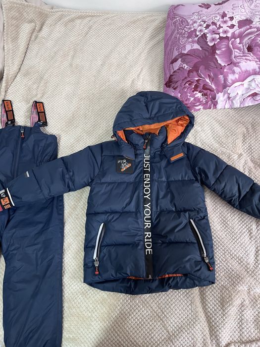 Продам комбинезон зимний детский