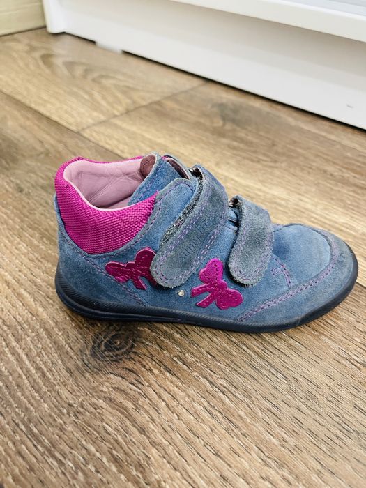 Продам детские ботинки