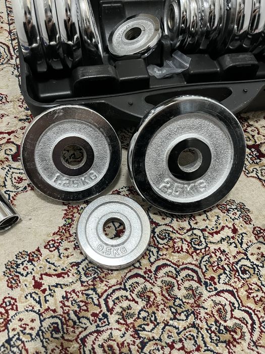 набор гантелей.