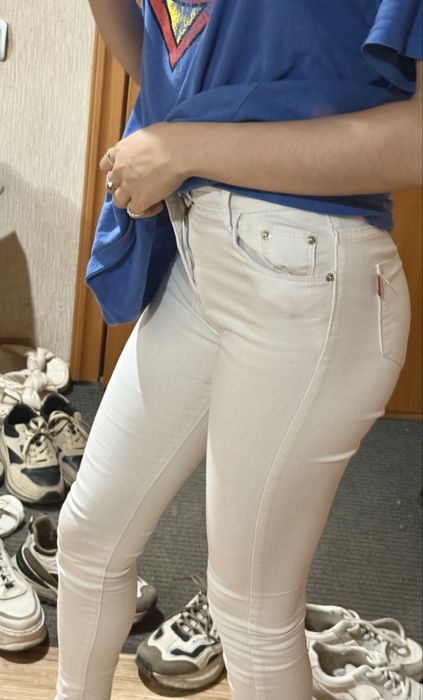Джинсы скинни, белые