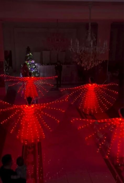 Әдемі би костюмдері сатылымда