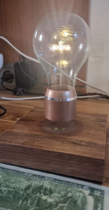 Ливитирующая лампа