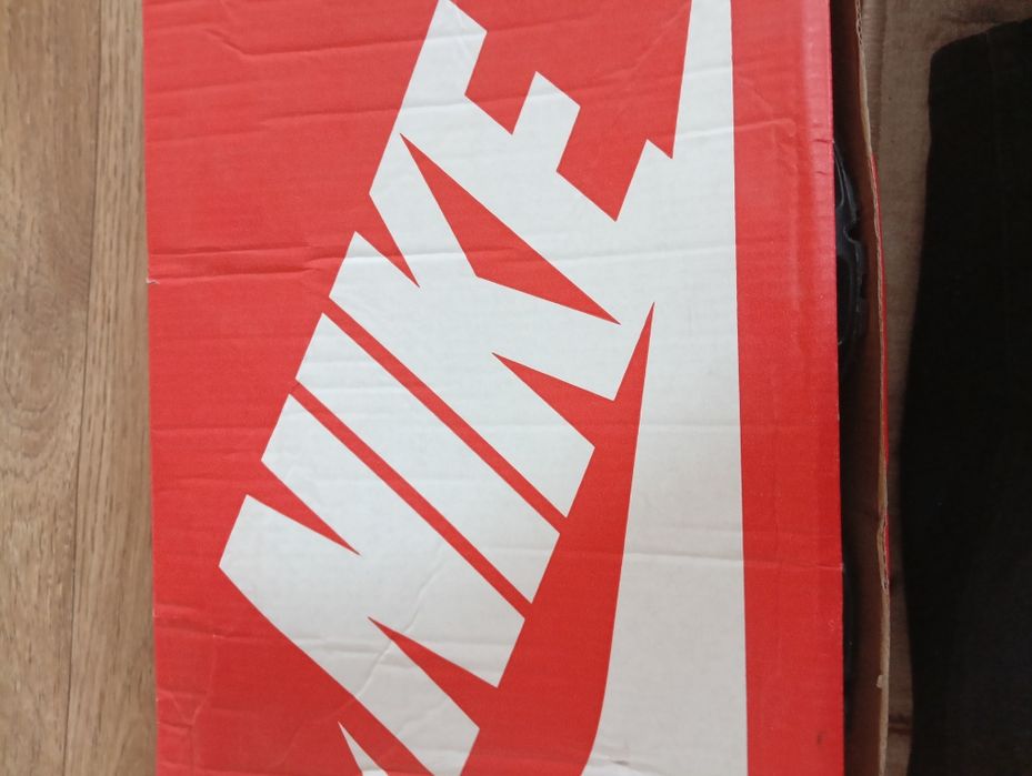 Продам мужские кроссовки