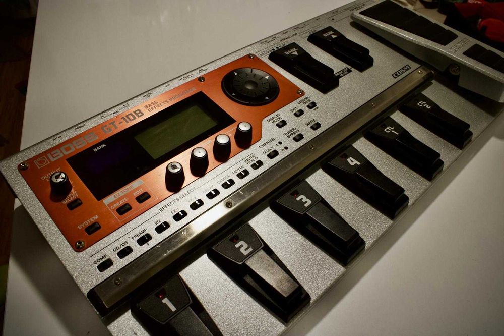 Продавам Педал за бас китара