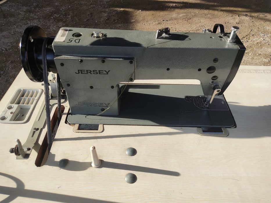 Швейная машинка японская