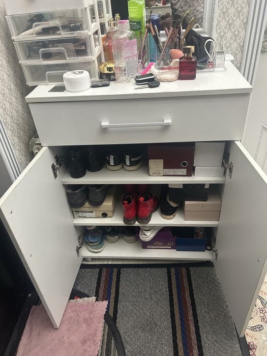 Шкаф обувница, почти новый,