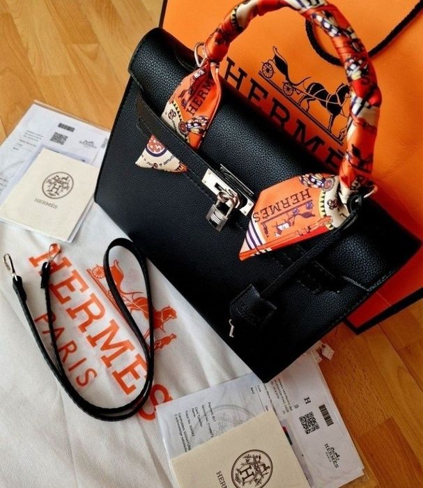 Geanta damă,dimensiune medie,model Kelly,curea detasabila umăr,saculeț