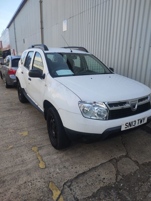 Dezmembrez Dacia Duster