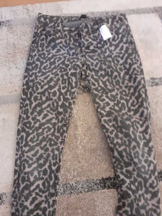 Jeansi H&M, marimea 42, purtati o singura data