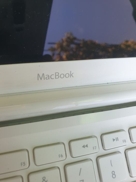 Alimentator Apple 50 ron, 1 MacBook si 2 MacBook Pro , pentru piese la 50 Ron/buc,  fara baterii.