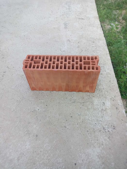 Vând caramida porotherm