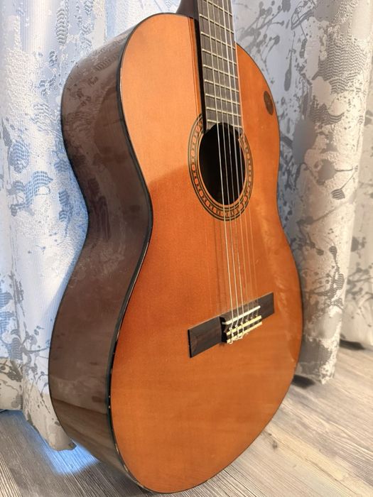 Китара Yamaha CS40