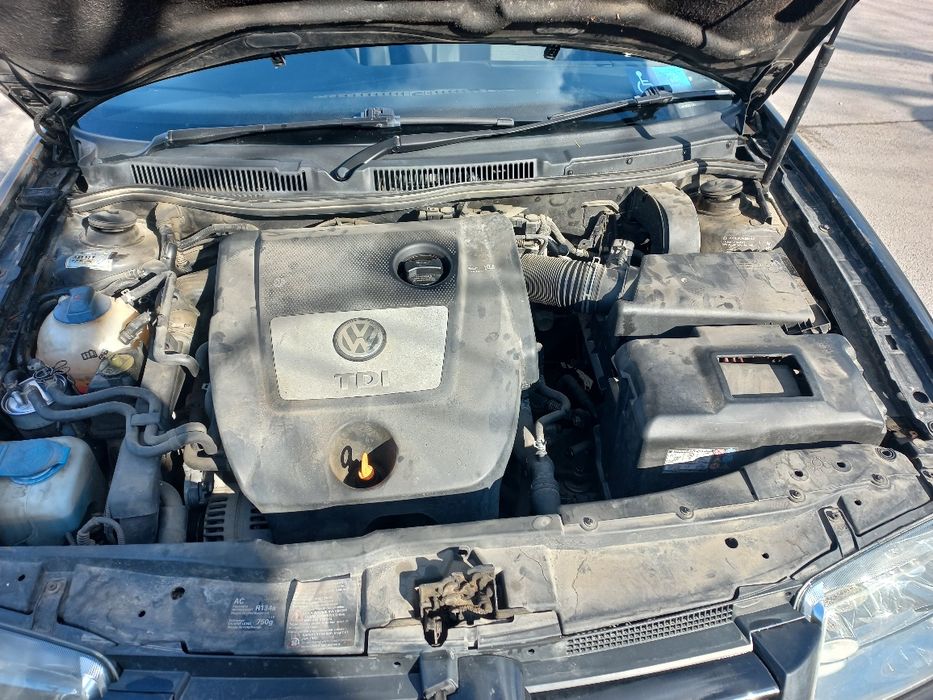 Продавам Фолцваген Бора