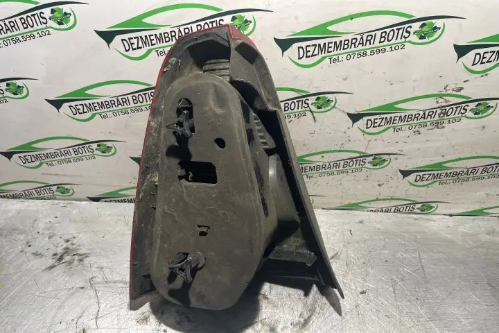 Lampa / Tripla stop dreapta pe aripa Dacia Logan 2006 1.4 MT (75 hp)
