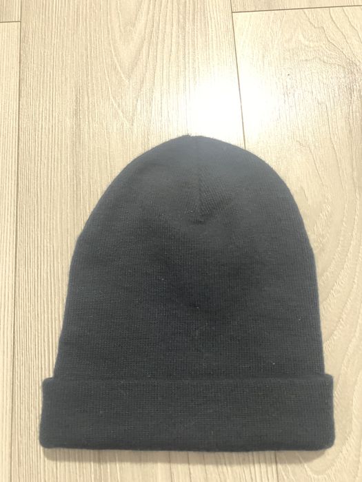 vând căciula levis