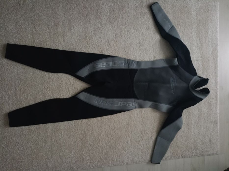 Vând costum scufundări nautice Seac Sub, mărimea M,3mm,nou.