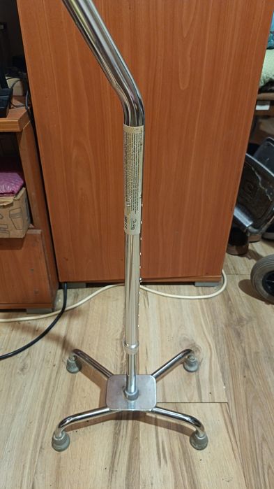 Vând cârjă medicală
