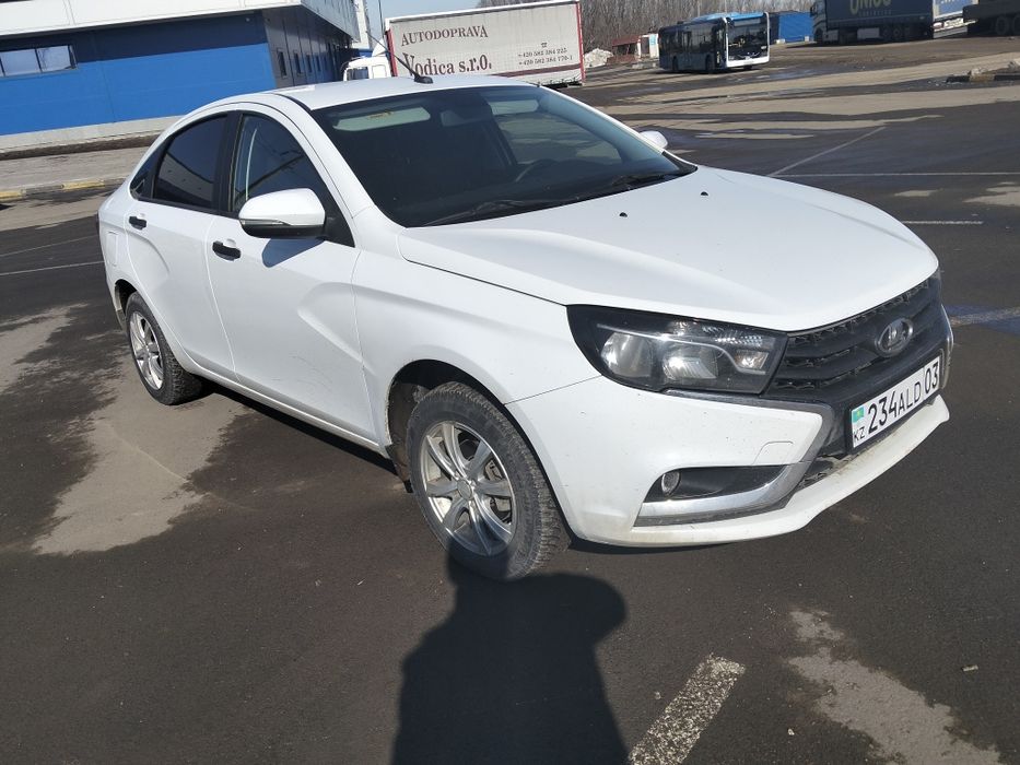 Продам весту 2018 год