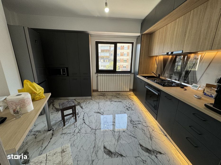 Chirie apartament 3 camere Mioveni, M-uri, Et3