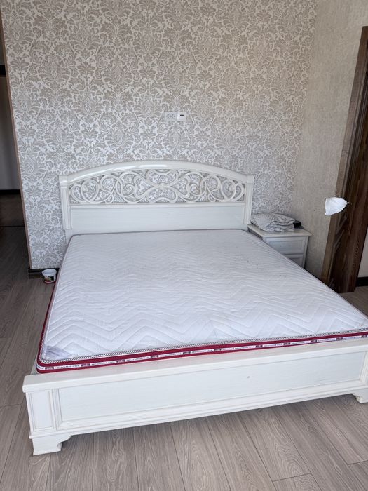 Продам спальный гарнитур