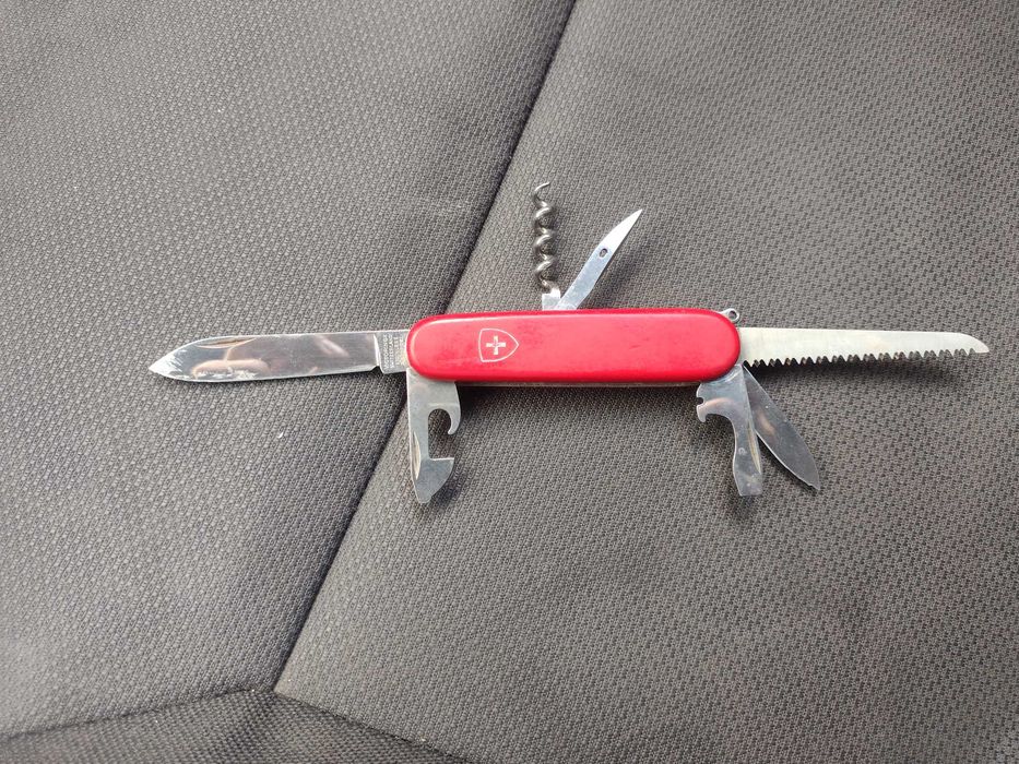 Briceag Victorinox Camper