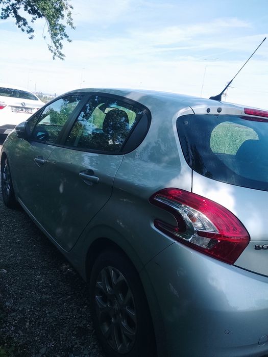 Peugeot 208,2013 ,1.2 benzina,