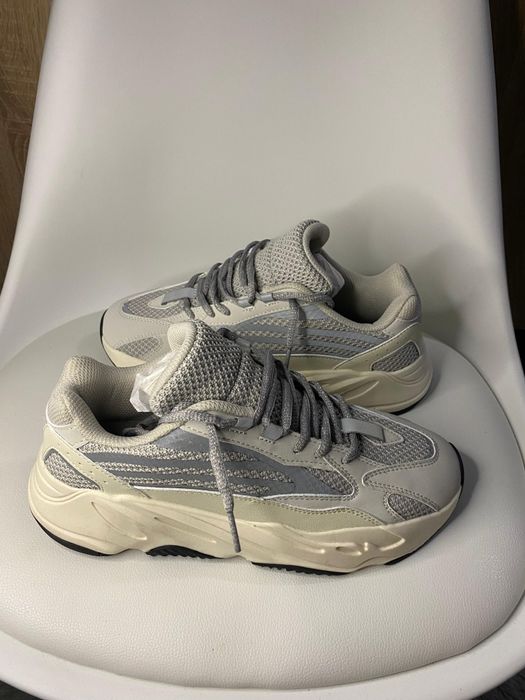 Yeezy Boost 700 V2 "static"
