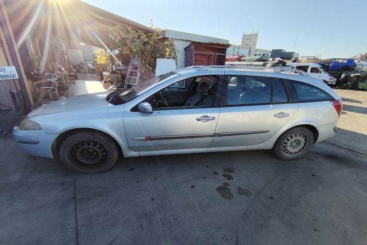 Bara fata Renault Laguna 2002 1.9 DCi MT (120 hp)