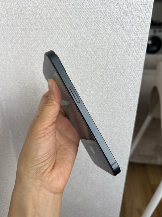 Продам Iphone 13