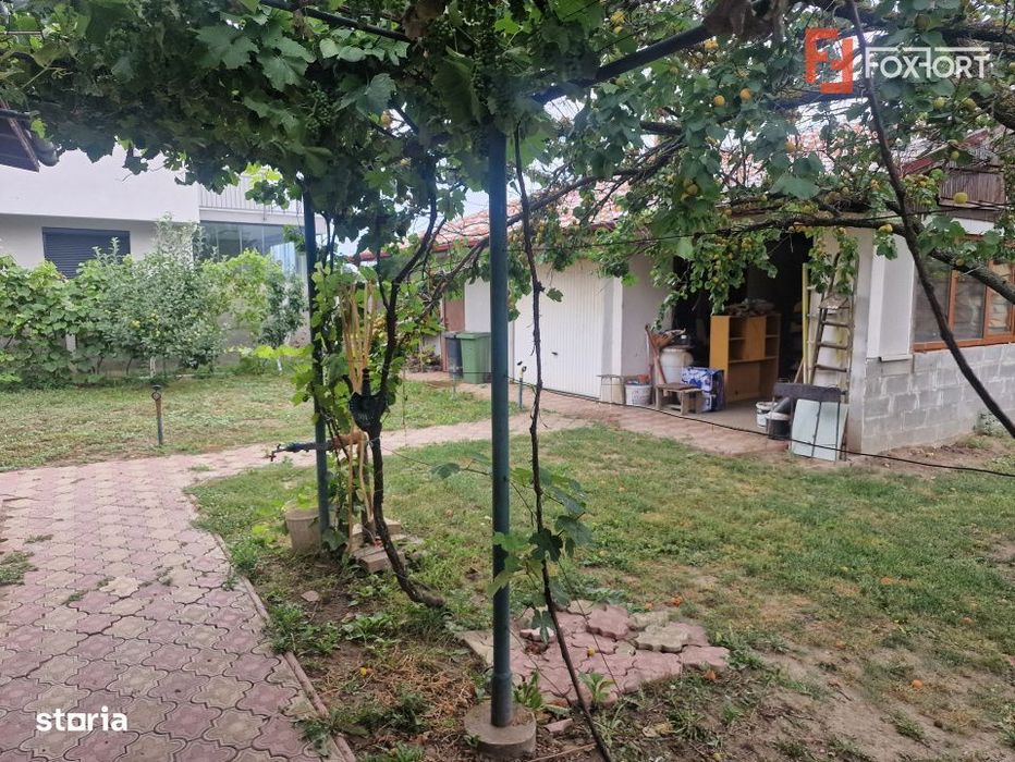 Casa individuala cu 9 camere, in Mosnita Noua, zona centrala