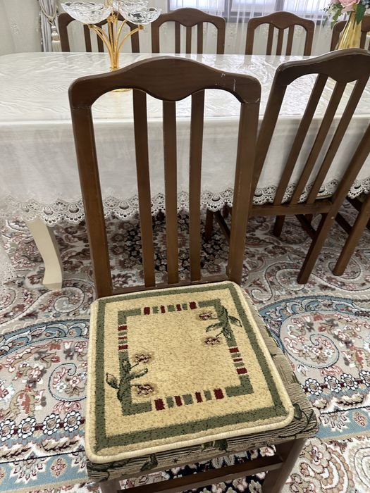 Стулья в хорошем состоянии.