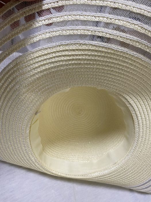 Shlyapa va shapka sharfi bilan