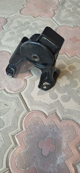 Подушки двигателя ТОЙОТА МАТРИКС  1.8